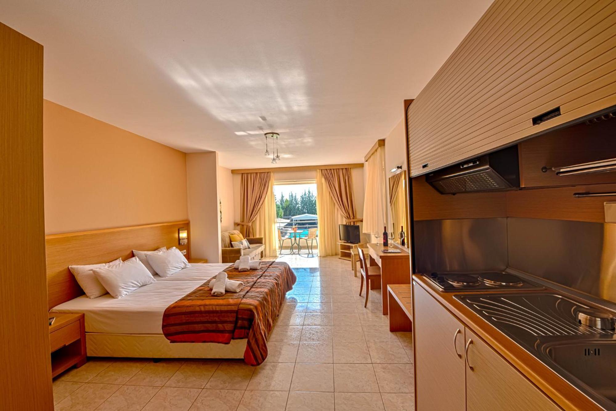 Aparthotel Anilio Plaza Zacharo Habitación foto